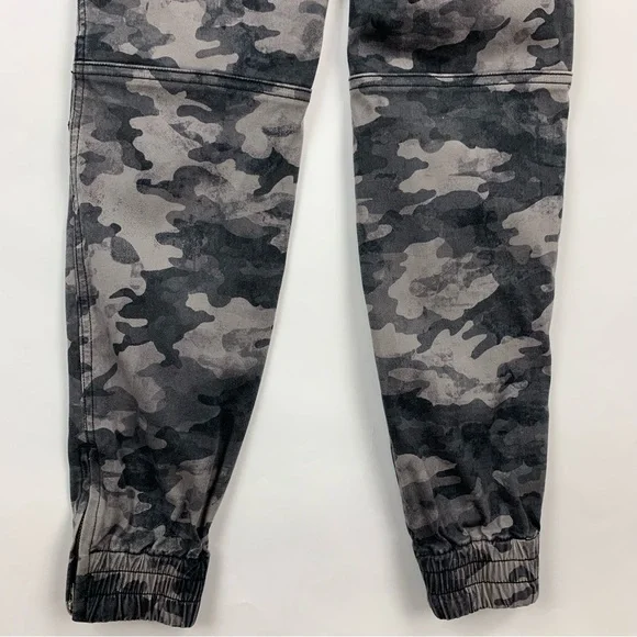 SPANX Gray Camo Jogger Pants XS - Picture 9 of 12